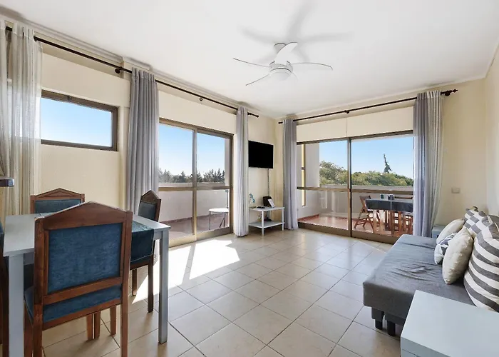 Apartament House Amendoeiras *